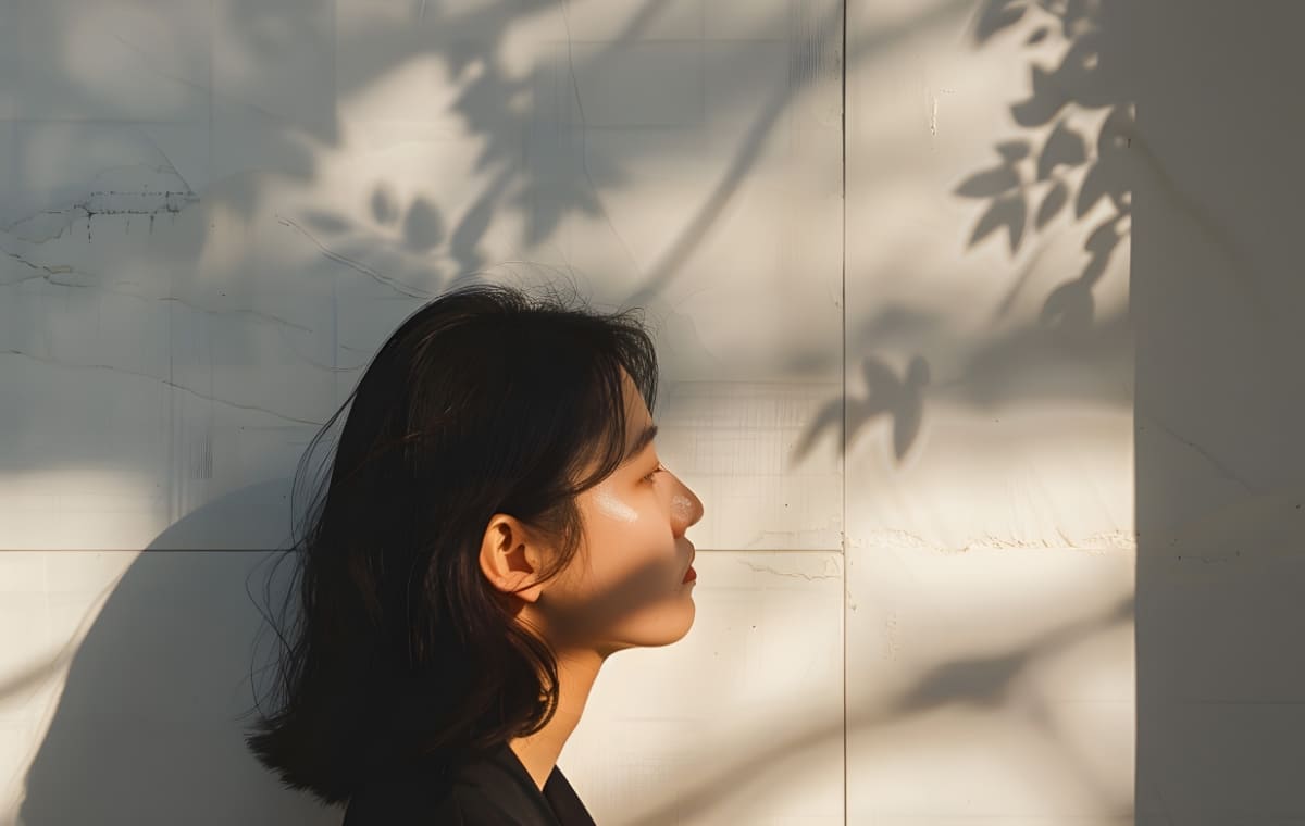 女性と影の写真